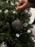 Weihnachtskugel Samt Grau | J - Line - Hometerior - J - line - 